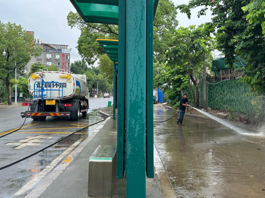 新华全媒+丨风雨过后 生活如常——福州民生秩序陆续恢复一线见闻