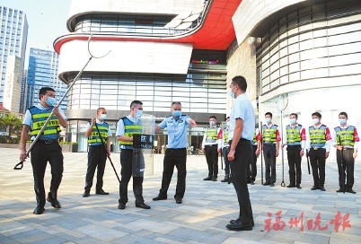 每日逾300名群防群治人员在东二环片区巡防