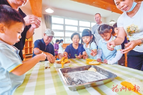 打开心门，走出家门  响在小区里的“亲情号”