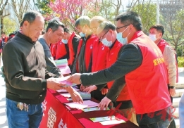 学雷锋　做河湖守护者