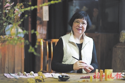 寿山石雕界唯一的女性中国工艺美术大师  黄丽娟：让坚硬顽石带上艺术柔情