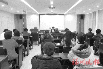 岳峰镇桂溪社区举行宣讲会  社区学习二十大精神　线上线下相结合