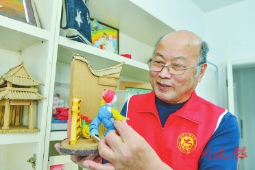“有福之州　幸福老人”系列报道之五　他传播福州话20多年；他年过七十仍在当环保老师……  看，福州幸福老人的“乐”模样