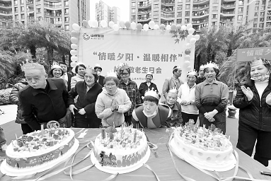晋安象峰社区举办敬老生日会