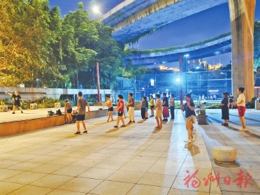 昼伏夜出觅清凉　山水福地人气旺