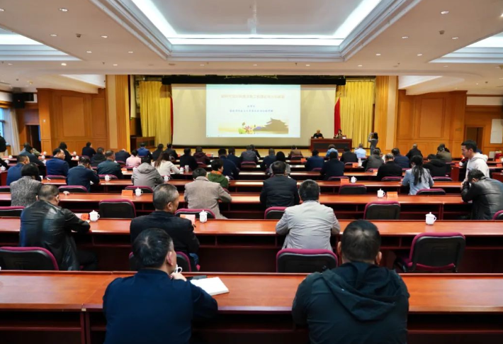 区委理论学习中心组举行学习（扩大）会