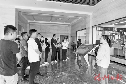 垃圾分类达人见证“变废为宝”  市城管委开展垃圾分类现场体验活动