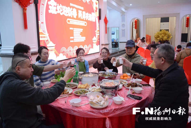 【网络中国节·春节】同吃团圆饭 共叙邻里情 桂溪社区两岸家庭融合活动举办 【网络中国节·春节】同吃团圆饭 共叙邻里情 桂溪社区两岸家庭融合活动举办