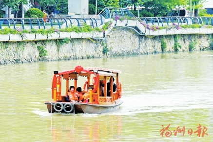 坐电动摇橹船　赏晋安河美景