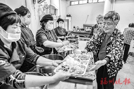 配餐到4个社区助餐点，晚餐、宵夜对外经营