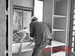 福州市“两违”综合治理  拆除户外违建铁架　消除高空安全隐患