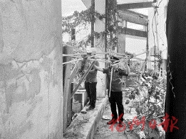 福州市“两违”综合治理  晋安城管拆除　小区楼顶违建花园