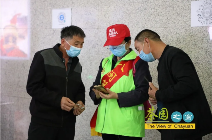 新时代文明实践｜志愿者变身“守门员”守住入“榕”第一道关口
