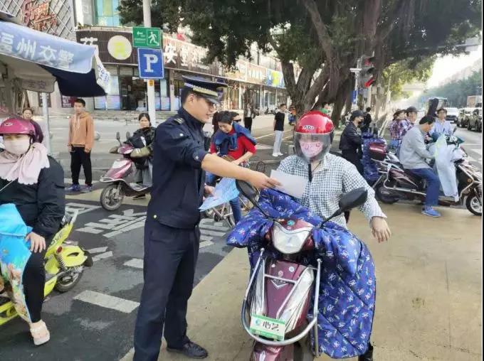 中心吹哨 部门报道 各方参与——晋安区开展交通安全文明实践活动