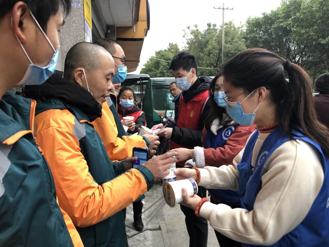 一杯暖茶 温暖榕城 晋安区暖心志愿服务时刻与您相伴