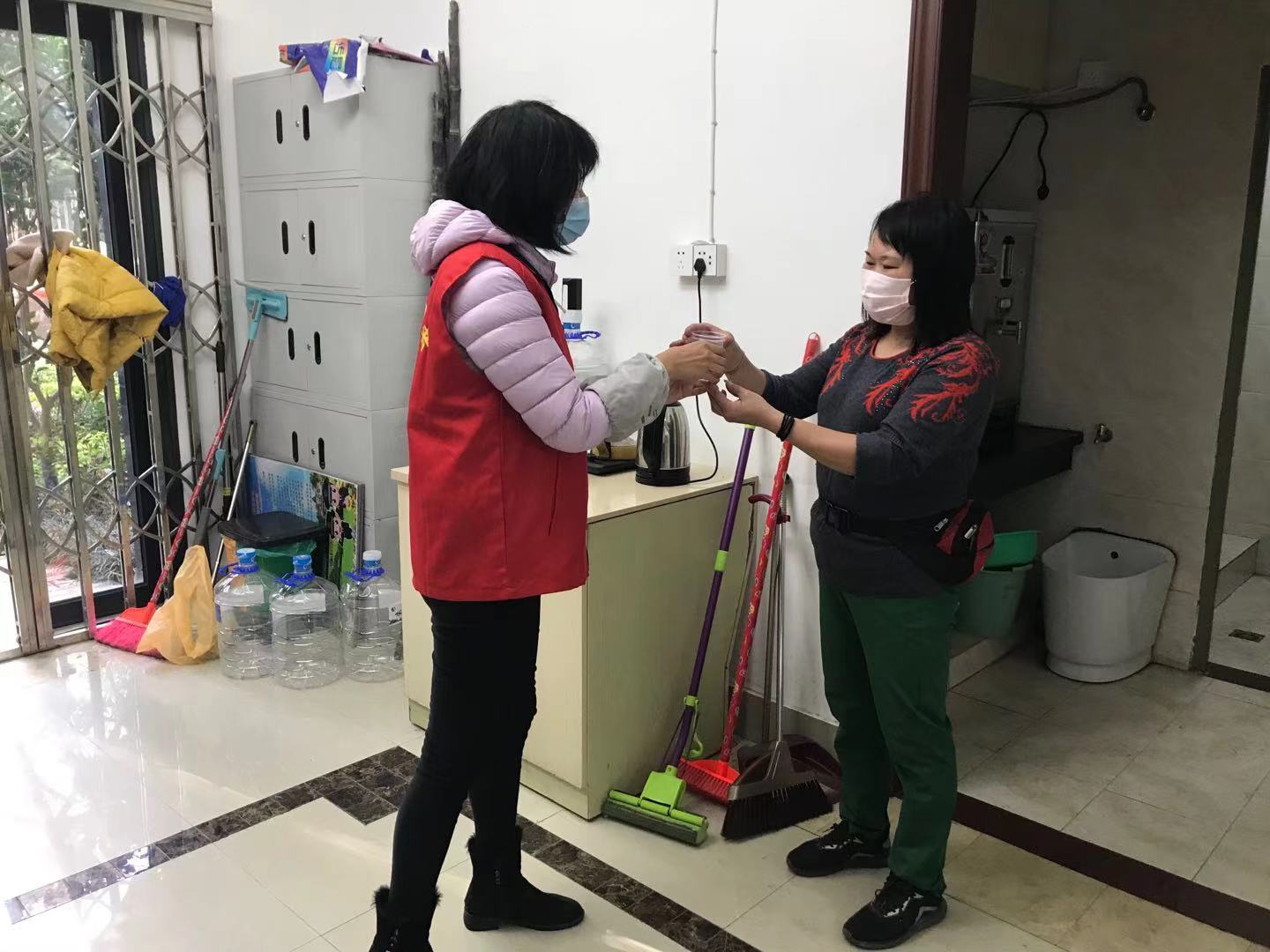 一杯暖茶 温暖榕城 晋安区暖心志愿服务时刻与您相伴