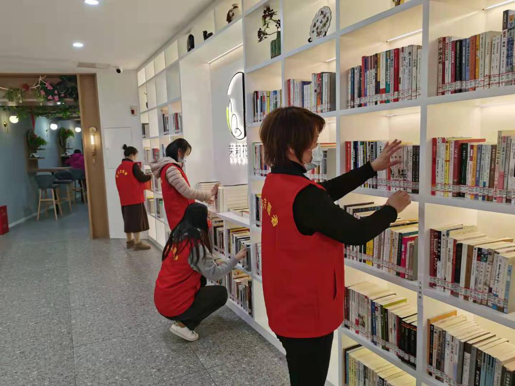 学雷锋情暖三月，志愿红点亮文明底色