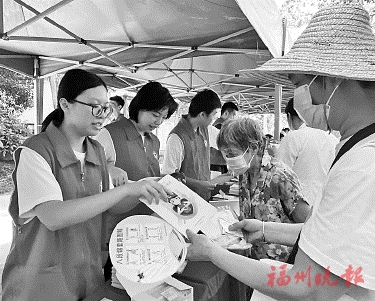 我市宣传《福建省志愿服务条例》实施一周年  弘扬志愿精神　做文明福州人