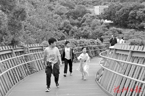 游千园之城　享多彩假日  福州各大公园人流如织，市民游客尽享生态福利