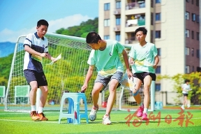 我市举办青少年定向运动锦标赛  53所中小学近500名学生参加