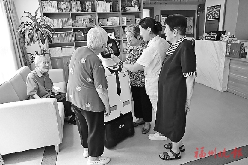 智能保姆、智能保安、智能医助点亮晚年生活  福州智慧养老　老人福上加福