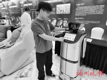 开发适老化产品、打造银发经济生态圈、优化机构养老服务……  数智赋能“夕阳事业”变“朝阳产业”