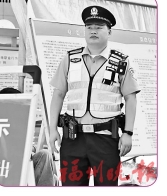 那些年的考生　如今站上护考一线  他们以民警身份，守护学子们顺利应考