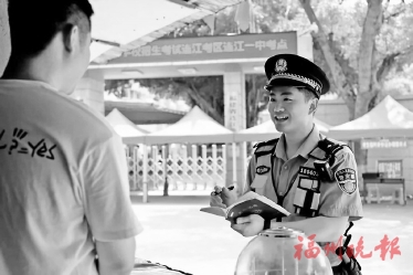那些年的考生　如今站上护考一线  他们以民警身份，守护学子们顺利应考