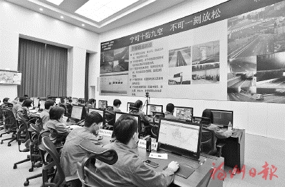 我市积极应对台风“卢碧”对城区影响  连续作战排水防汛