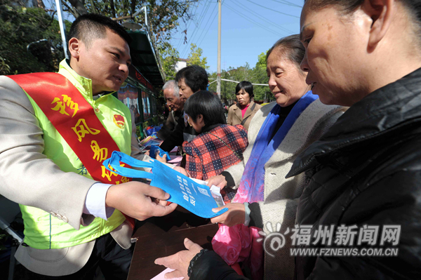 茶园街道开展“凝心聚力 共筑平安”主题宣传活动